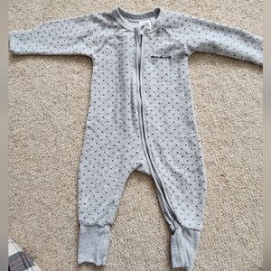Bonds Wondersuit Gray Dots 3-6months